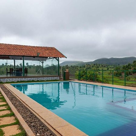 Stayvista'S Ficus Farms - Mountain-View Haven With Rustic Artsy Interiors, Outdoor Pool, Glasshouse, Home Theatre & Karaoke Delight Igatpuri Buitenkant foto