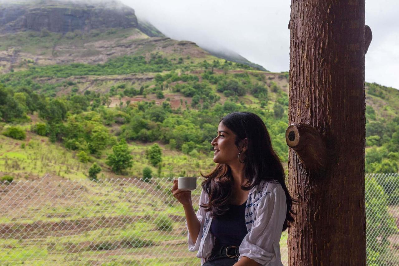 Stayvista'S Ficus Farms - Mountain-View Haven With Rustic Artsy Interiors, Outdoor Pool, Glasshouse, Home Theatre & Karaoke Delight Igatpuri Buitenkant foto