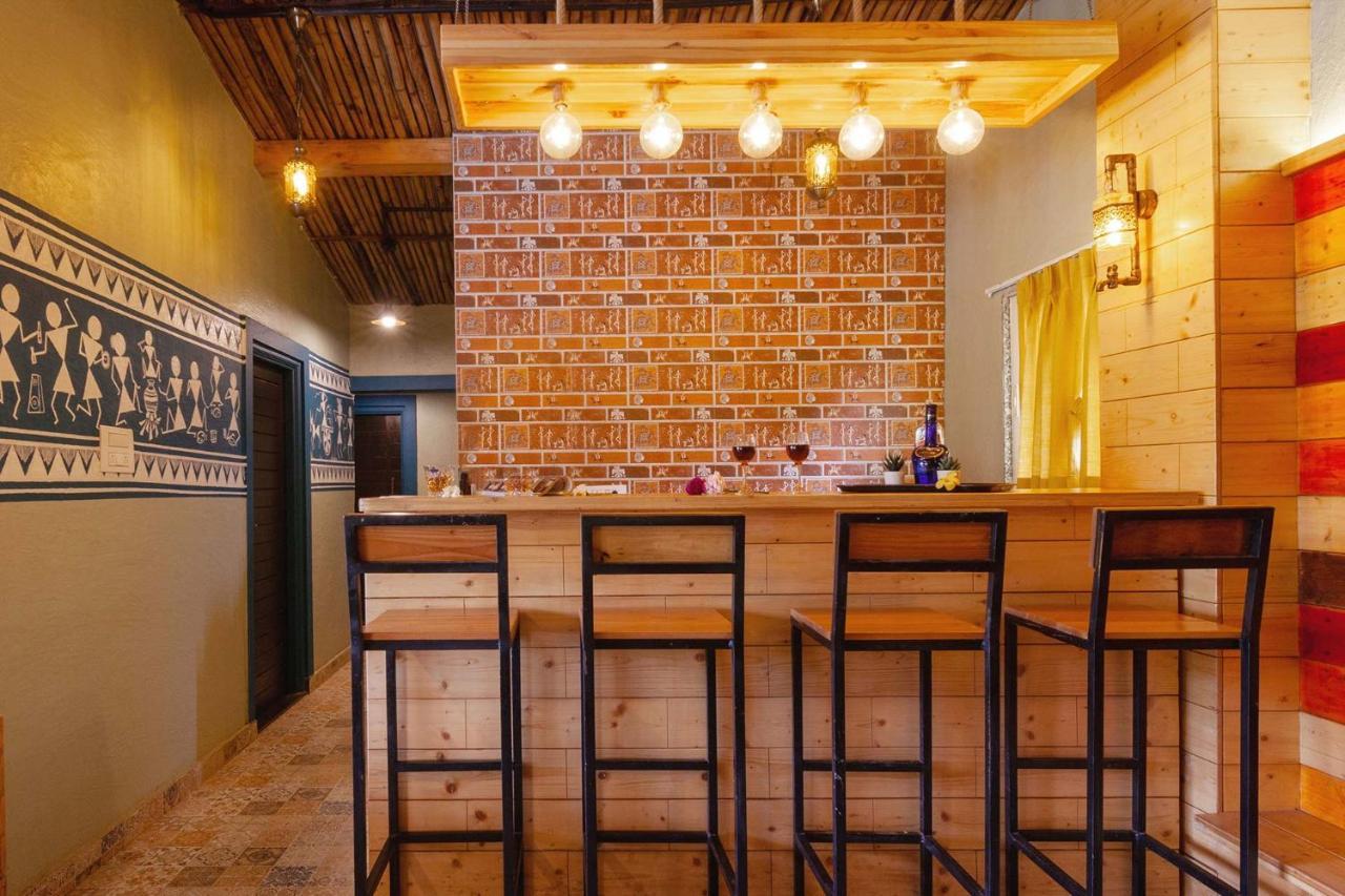 Stayvista'S Ficus Farms - Mountain-View Haven With Rustic Artsy Interiors, Outdoor Pool, Glasshouse, Home Theatre & Karaoke Delight Igatpuri Buitenkant foto