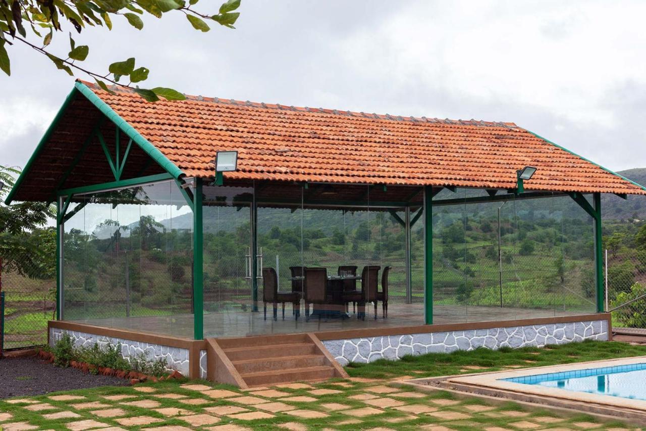 Stayvista'S Ficus Farms - Mountain-View Haven With Rustic Artsy Interiors, Outdoor Pool, Glasshouse, Home Theatre & Karaoke Delight Igatpuri Buitenkant foto