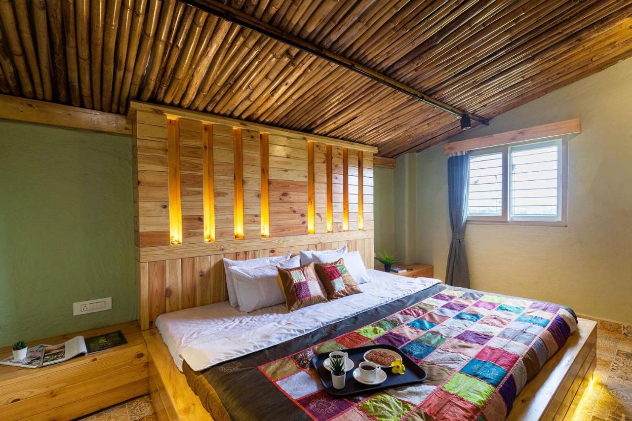 Stayvista'S Ficus Farms - Mountain-View Haven With Rustic Artsy Interiors, Outdoor Pool, Glasshouse, Home Theatre & Karaoke Delight Igatpuri Buitenkant foto