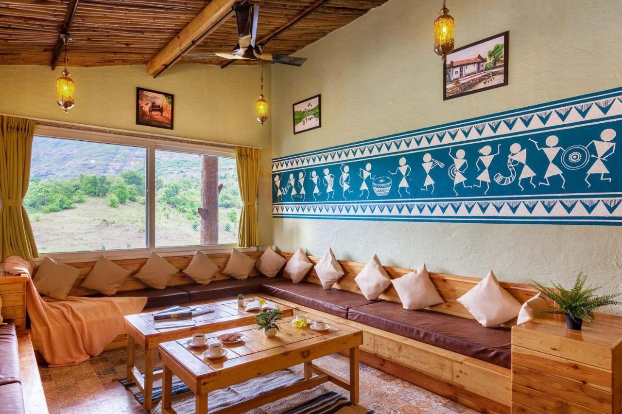 Stayvista'S Ficus Farms - Mountain-View Haven With Rustic Artsy Interiors, Outdoor Pool, Glasshouse, Home Theatre & Karaoke Delight Igatpuri Buitenkant foto