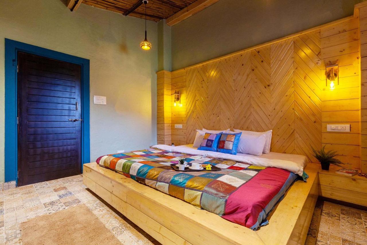 Stayvista'S Ficus Farms - Mountain-View Haven With Rustic Artsy Interiors, Outdoor Pool, Glasshouse, Home Theatre & Karaoke Delight Igatpuri Buitenkant foto