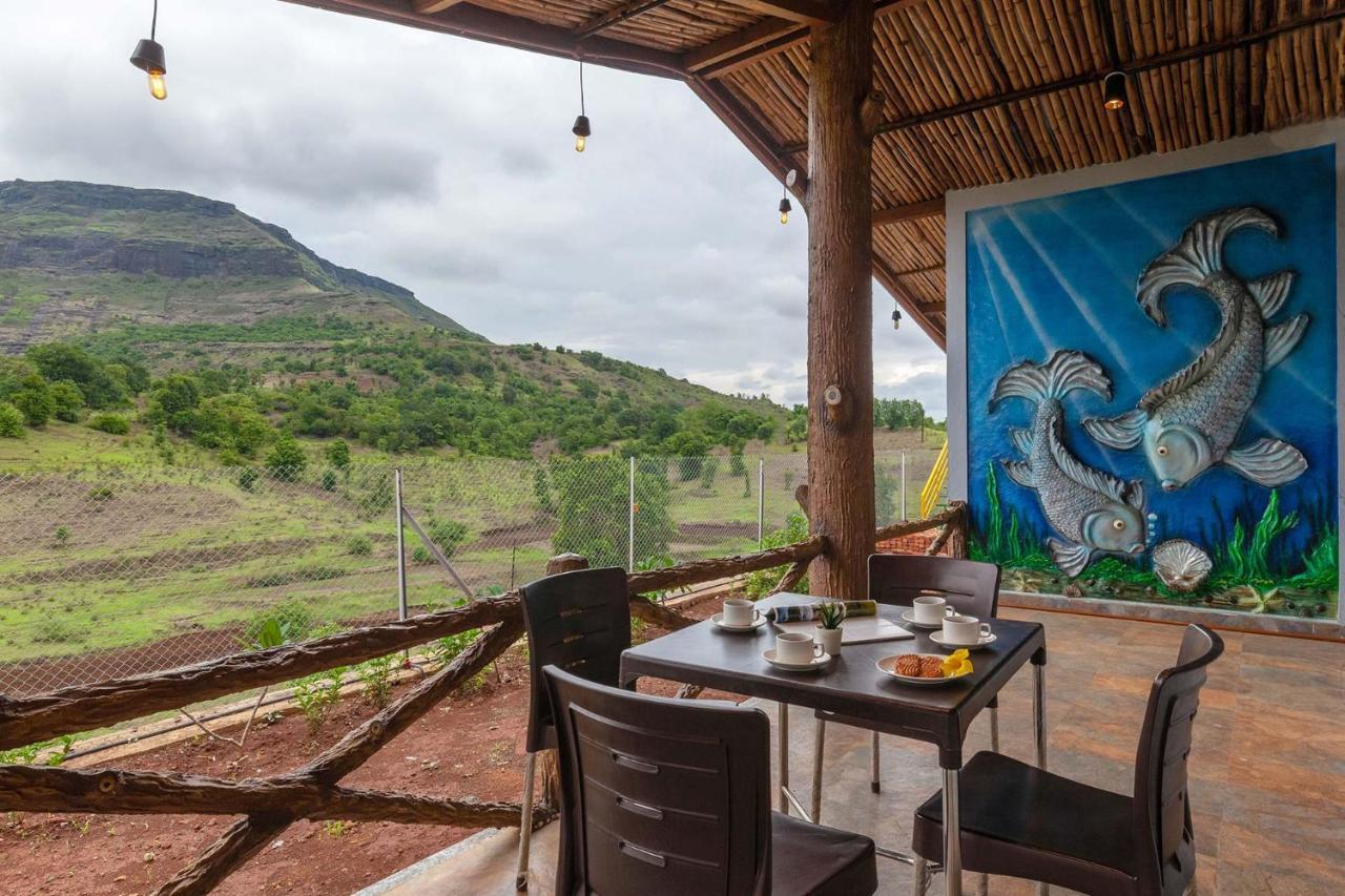 Stayvista'S Ficus Farms - Mountain-View Haven With Rustic Artsy Interiors, Outdoor Pool, Glasshouse, Home Theatre & Karaoke Delight Igatpuri Buitenkant foto