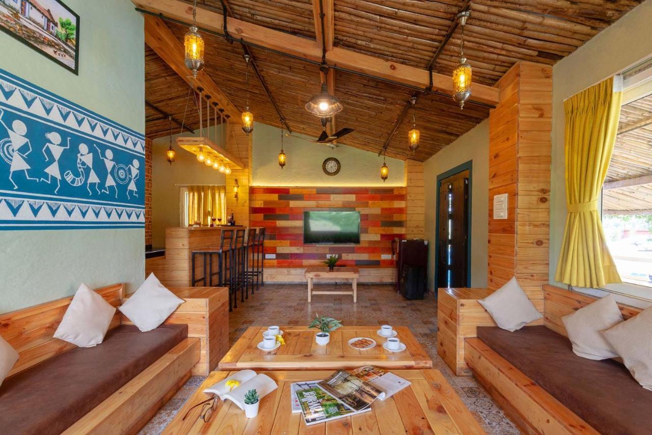 Stayvista'S Ficus Farms - Mountain-View Haven With Rustic Artsy Interiors, Outdoor Pool, Glasshouse, Home Theatre & Karaoke Delight Igatpuri Buitenkant foto