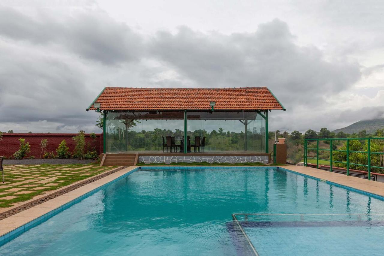 Stayvista'S Ficus Farms - Mountain-View Haven With Rustic Artsy Interiors, Outdoor Pool, Glasshouse, Home Theatre & Karaoke Delight Igatpuri Buitenkant foto